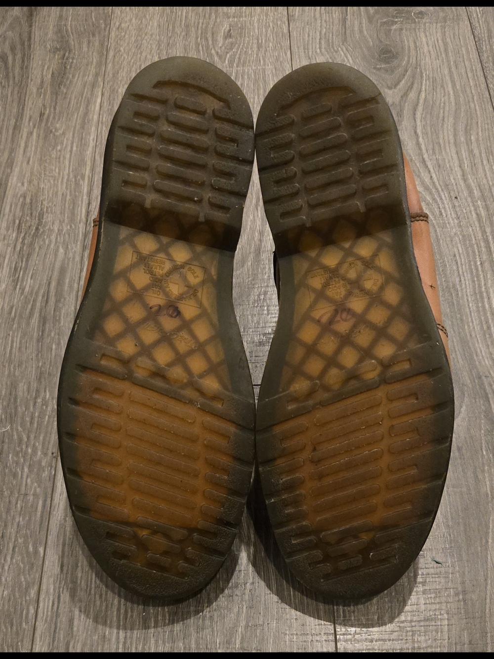 Dr Martens 2976 Chelsea Boots Mens 11 Brown Leather AirWair Slip On Classic. - Picture 5 of 7